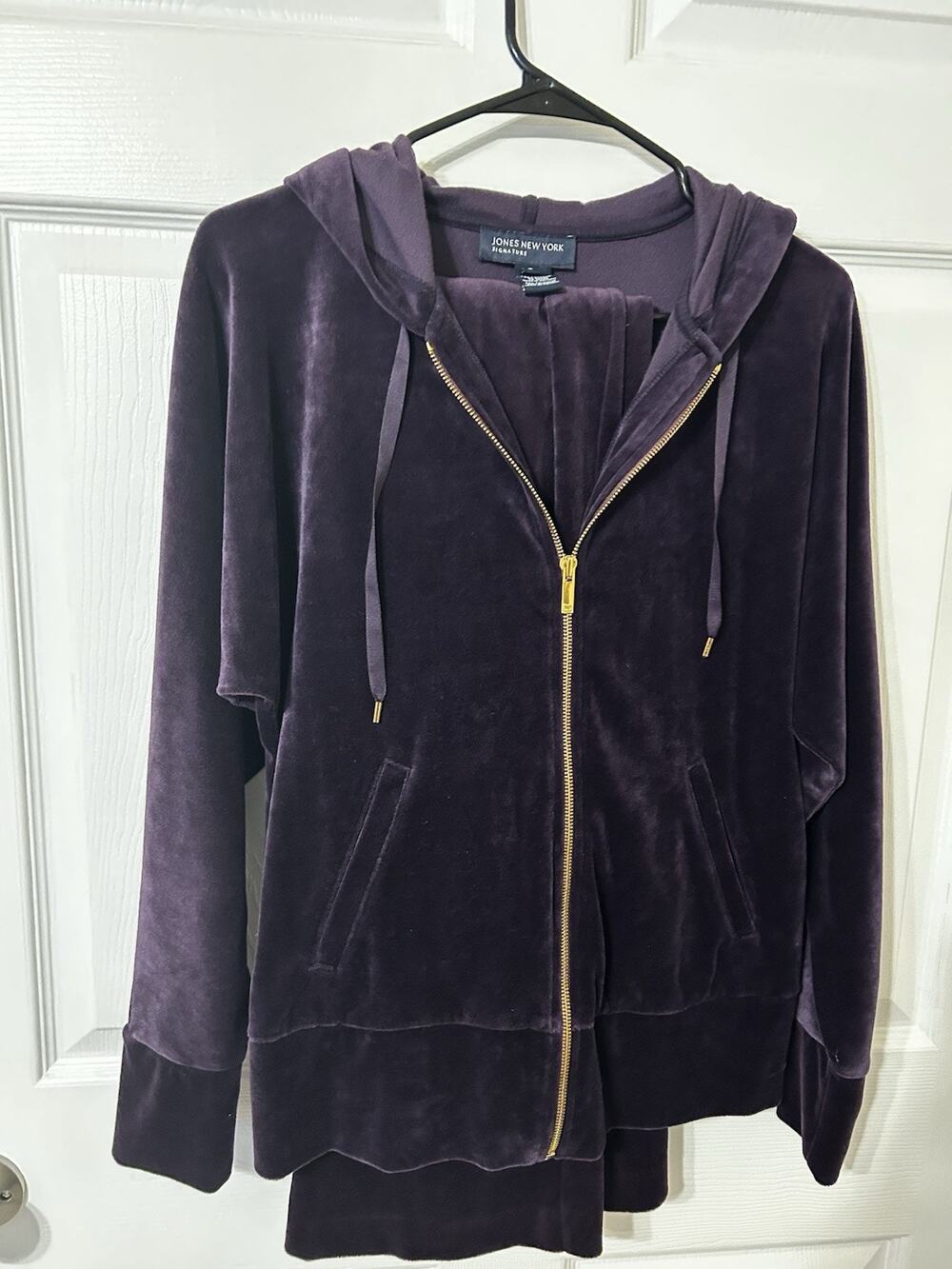 Jones New York Sport Women's SM Velour Two-Piece Jogger Set Purple Hoodie